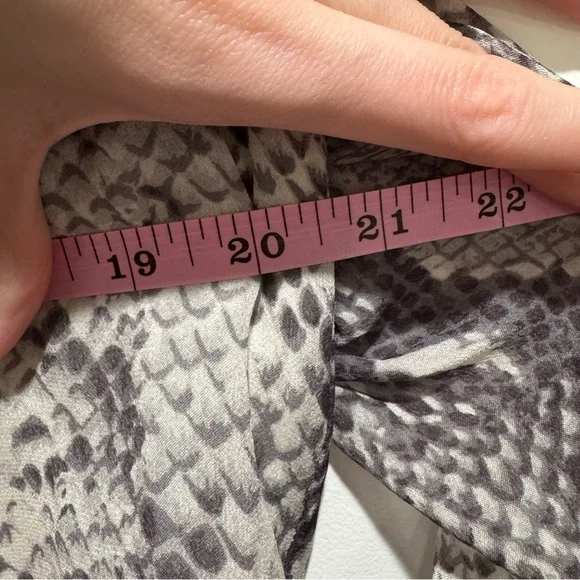 Diane von Furstenberg Lane Silk Chiffon Snake Print Blouse‎ – Size 2 - Picture 14 of 14